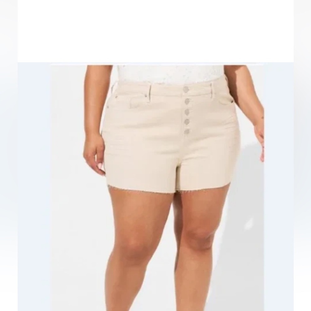Torrid High Waist Cream‎ Shorts